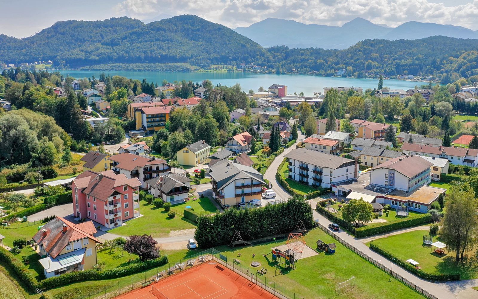 Panoram-Tennisplatz-See_FlorianMori